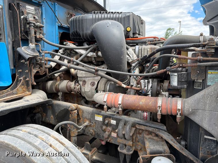image for item FI1010 2019 Western Star 5700XE semi truck