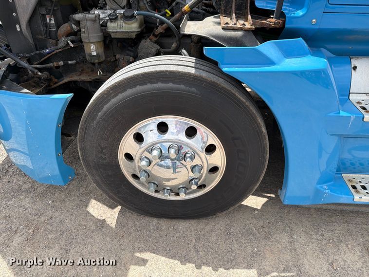 image for item FI1010 2019 Western Star 5700XE semi truck
