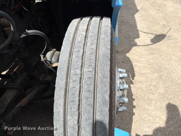 image for item FI1010 2019 Western Star 5700XE semi truck