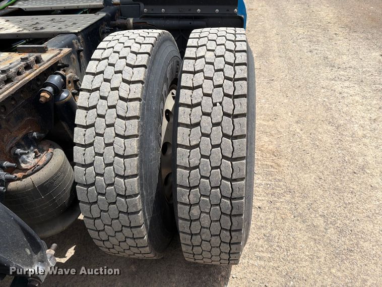 image for item FI1010 2019 Western Star 5700XE semi truck