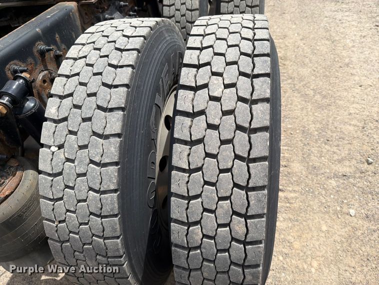 image for item FI1010 2019 Western Star 5700XE semi truck