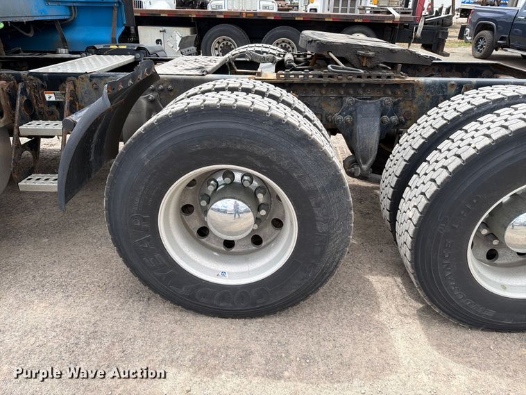 image for item FI1010 2019 Western Star 5700XE semi truck