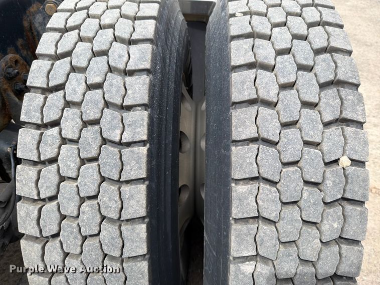 image for item FI1010 2019 Western Star 5700XE semi truck