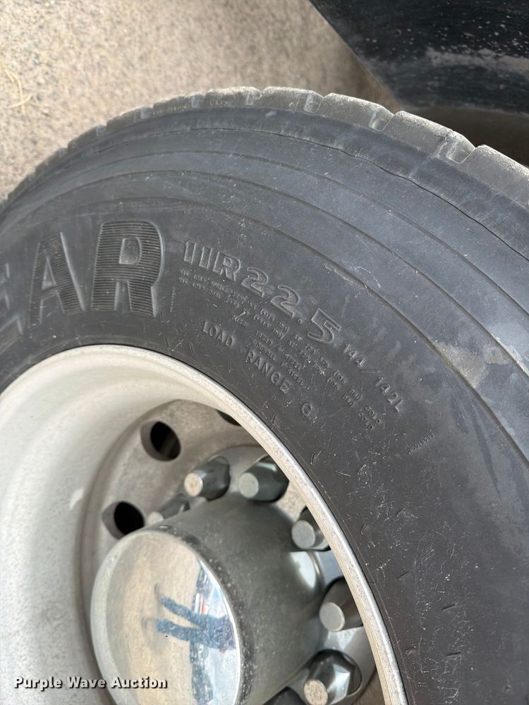 image for item FI1010 2019 Western Star 5700XE semi truck