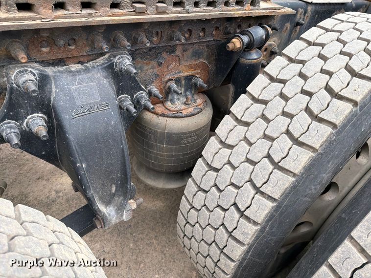 image for item FI1010 2019 Western Star 5700XE semi truck