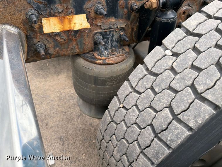 image for item FI1010 2019 Western Star 5700XE semi truck