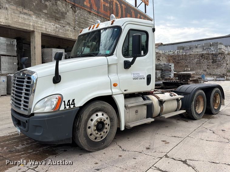 image for item FK0254 2012 Freightliner Cascadia semi truck