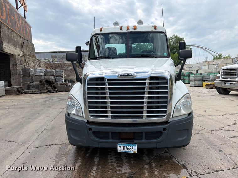 image for item FK0254 2012 Freightliner Cascadia semi truck