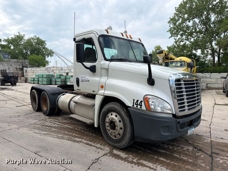 image for item FK0254 2012 Freightliner Cascadia semi truck