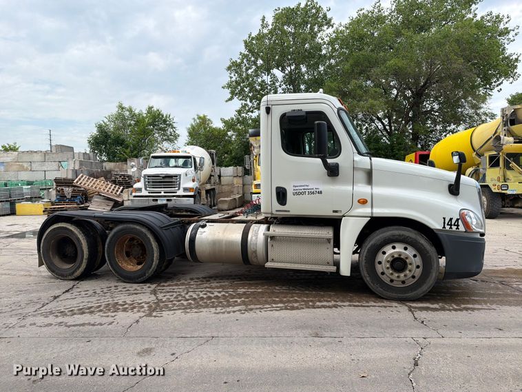 image for item FK0254 2012 Freightliner Cascadia semi truck