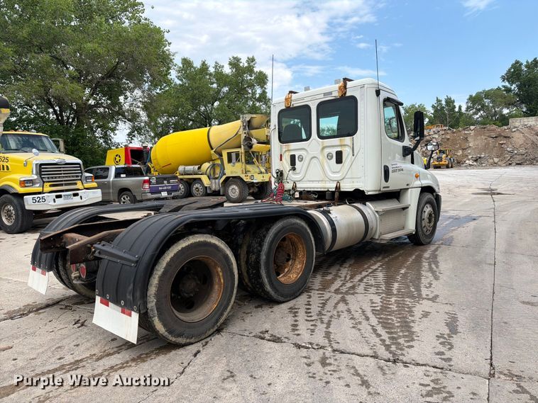 image for item FK0254 2012 Freightliner Cascadia semi truck