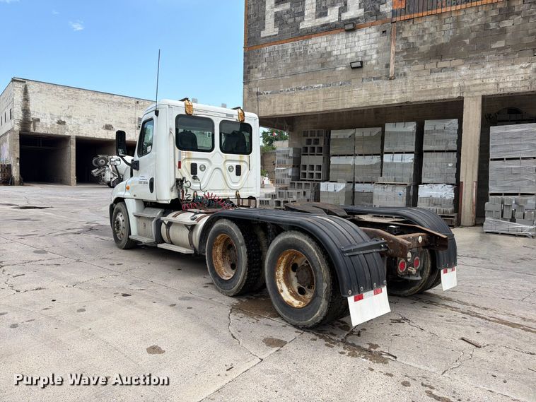image for item FK0254 2012 Freightliner Cascadia semi truck