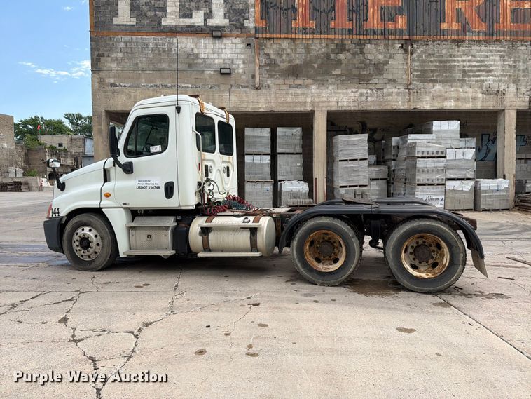 image for item FK0254 2012 Freightliner Cascadia semi truck