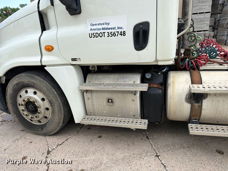 image for item FK0254 2012 Freightliner Cascadia semi truck