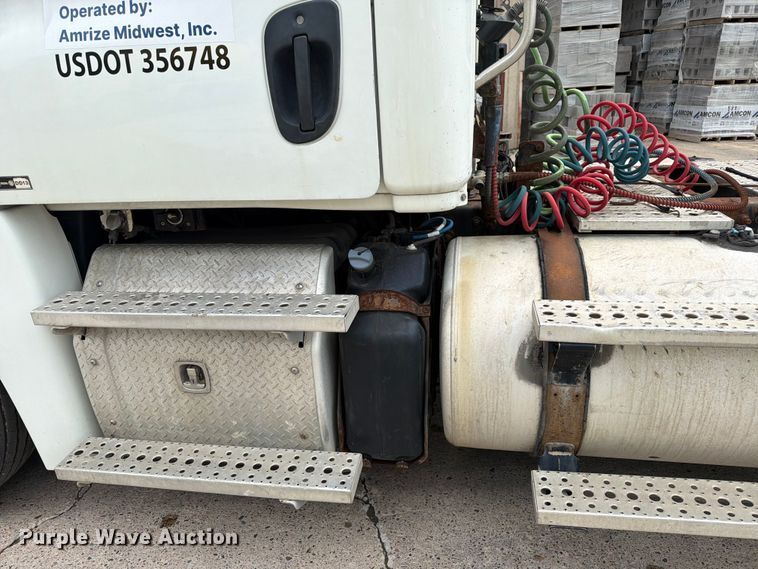 image for item FK0254 2012 Freightliner Cascadia semi truck