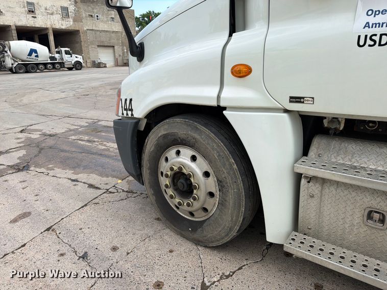 image for item FK0254 2012 Freightliner Cascadia semi truck