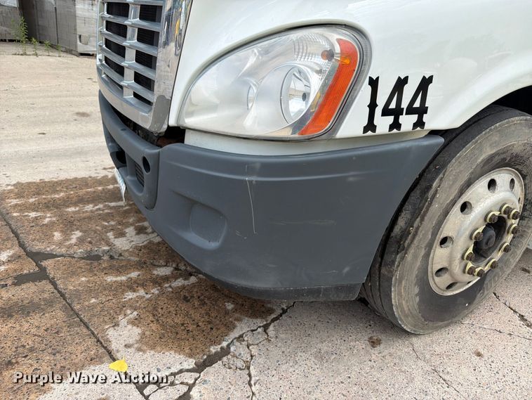 image for item FK0254 2012 Freightliner Cascadia semi truck