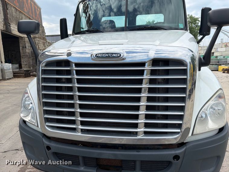 image for item FK0254 2012 Freightliner Cascadia semi truck