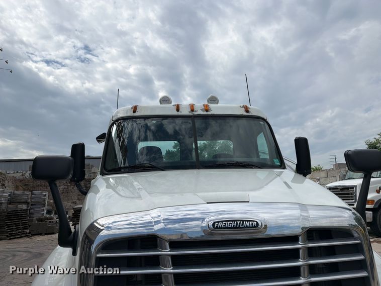 image for item FK0254 2012 Freightliner Cascadia semi truck