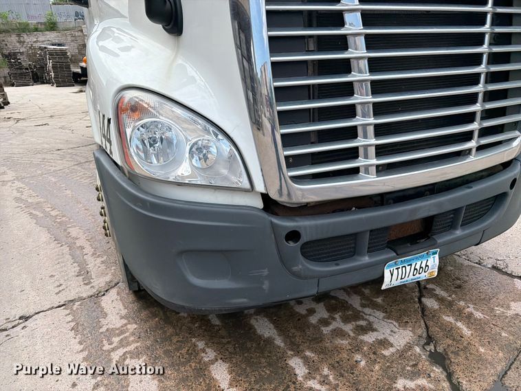 image for item FK0254 2012 Freightliner Cascadia semi truck