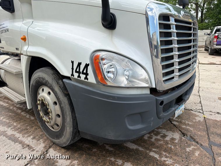 image for item FK0254 2012 Freightliner Cascadia semi truck