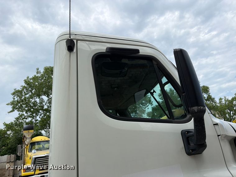 image for item FK0254 2012 Freightliner Cascadia semi truck