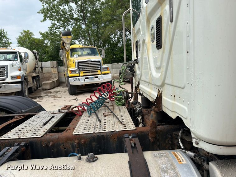 image for item FK0254 2012 Freightliner Cascadia semi truck