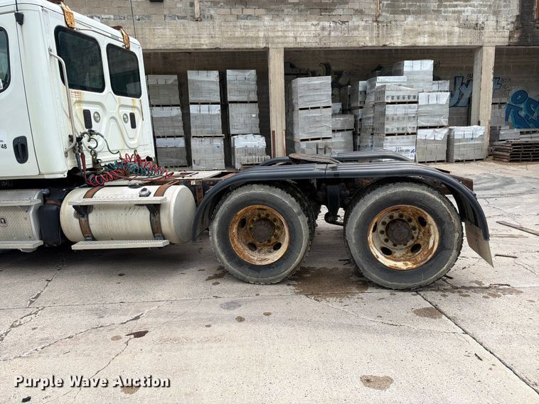 image for item FK0254 2012 Freightliner Cascadia semi truck
