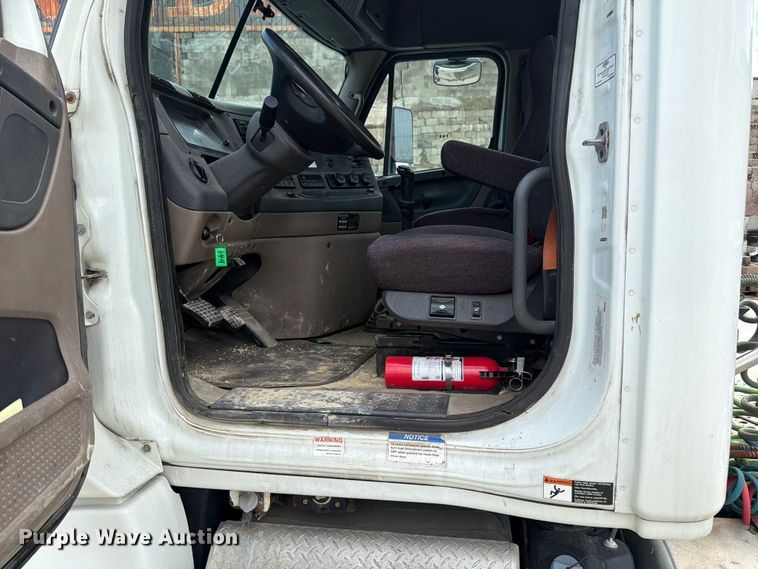 image for item FK0254 2012 Freightliner Cascadia semi truck
