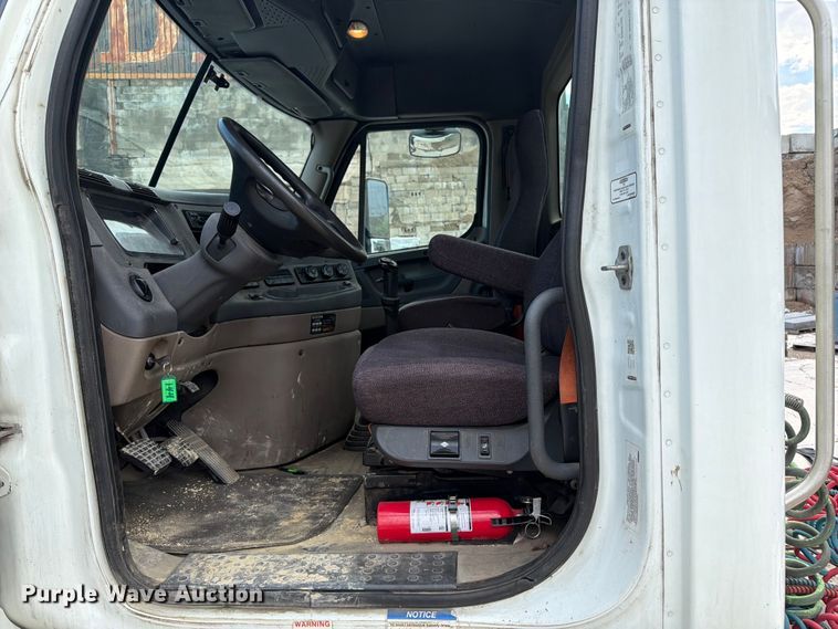 image for item FK0254 2012 Freightliner Cascadia semi truck