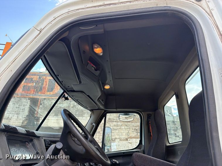 image for item FK0254 2012 Freightliner Cascadia semi truck