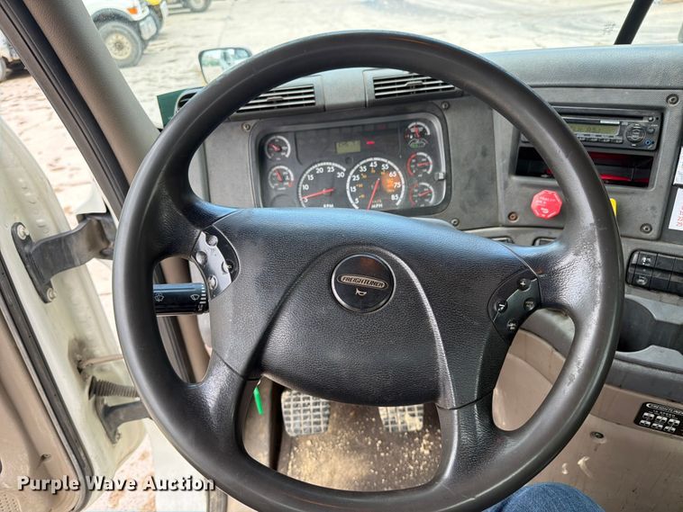 image for item FK0254 2012 Freightliner Cascadia semi truck
