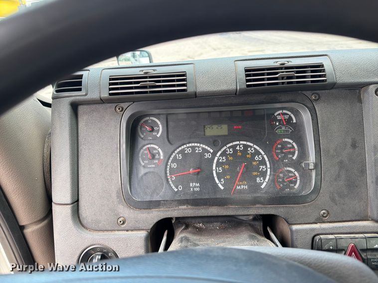 image for item FK0254 2012 Freightliner Cascadia semi truck