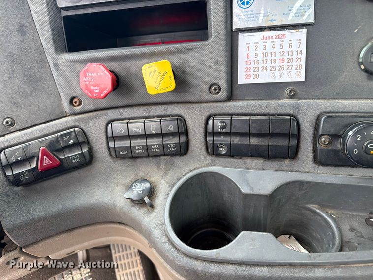 image for item FK0254 2012 Freightliner Cascadia semi truck