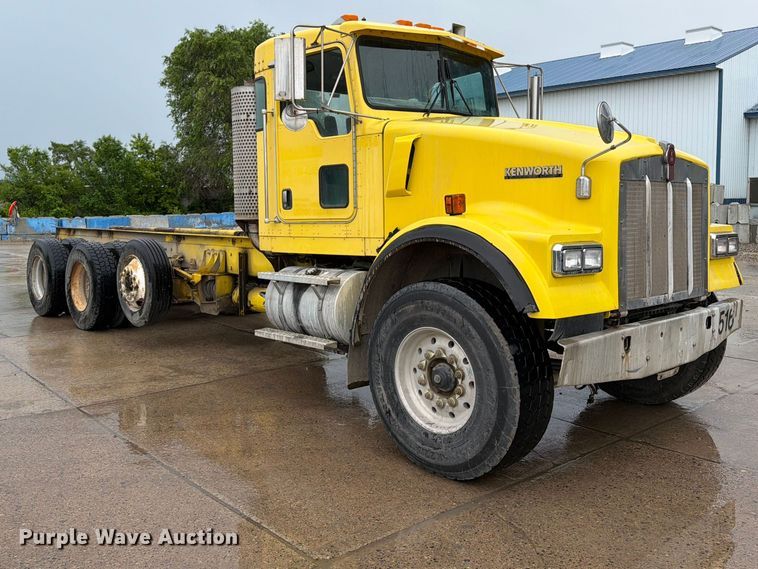 image for item FK0270 2005 Kenworth W900 truck cab and chassis
