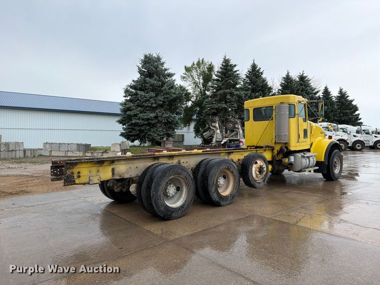 image for item FK0270 2005 Kenworth W900 truck cab and chassis