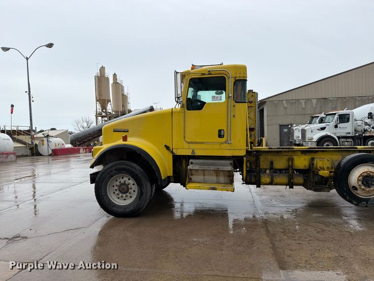 image for item FK0270 2005 Kenworth W900 truck cab and chassis