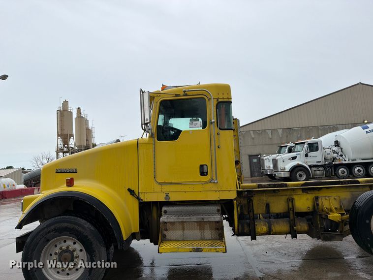 image for item FK0270 2005 Kenworth W900 truck cab and chassis