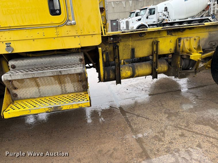 image for item FK0270 2005 Kenworth W900 truck cab and chassis