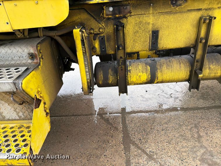 image for item FK0270 2005 Kenworth W900 truck cab and chassis