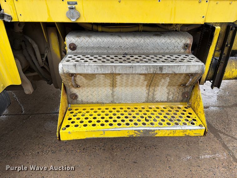 image for item FK0270 2005 Kenworth W900 truck cab and chassis