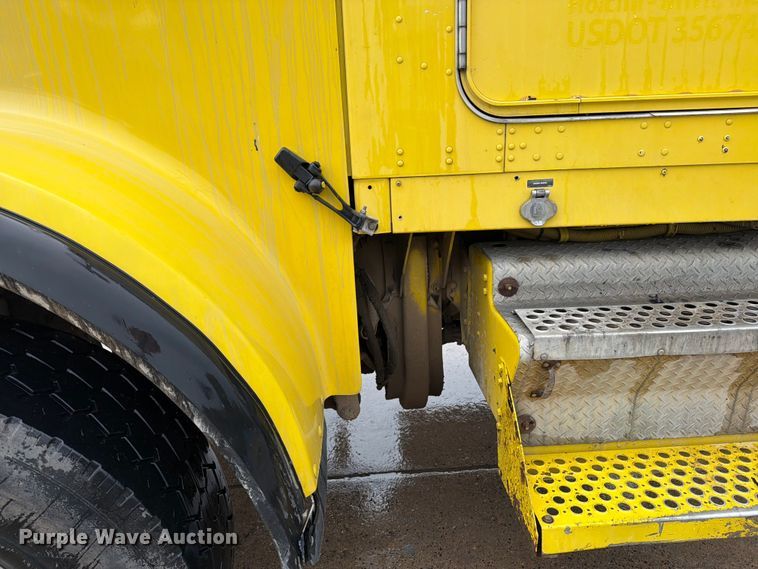 image for item FK0270 2005 Kenworth W900 truck cab and chassis