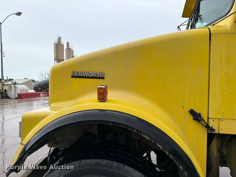 image for item FK0270 2005 Kenworth W900 truck cab and chassis