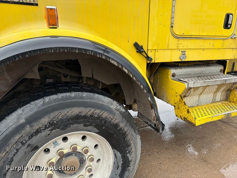 image for item FK0270 2005 Kenworth W900 truck cab and chassis