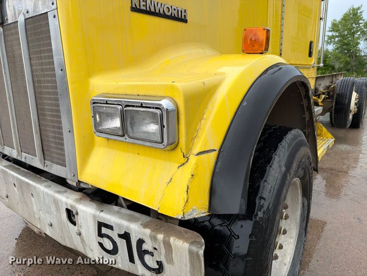 image for item FK0270 2005 Kenworth W900 truck cab and chassis