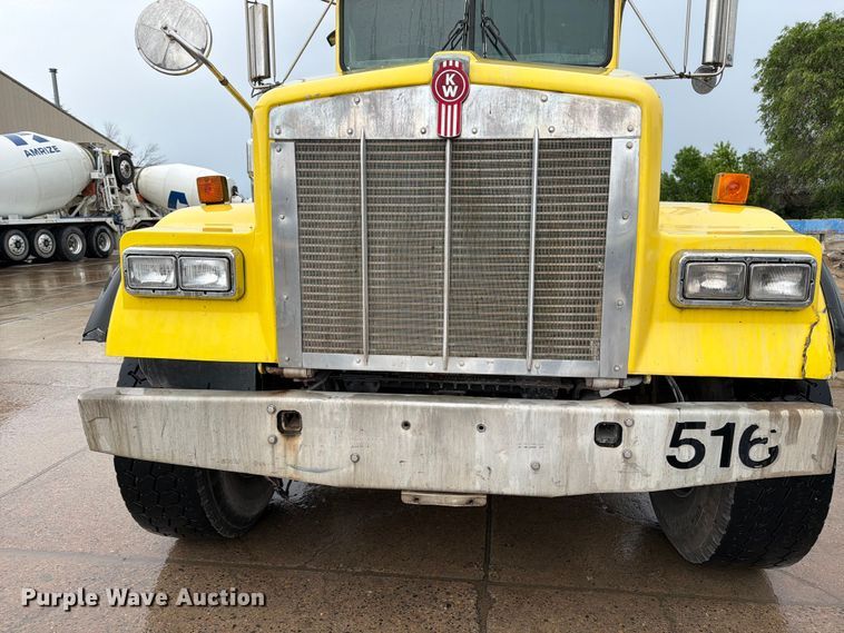 image for item FK0270 2005 Kenworth W900 truck cab and chassis