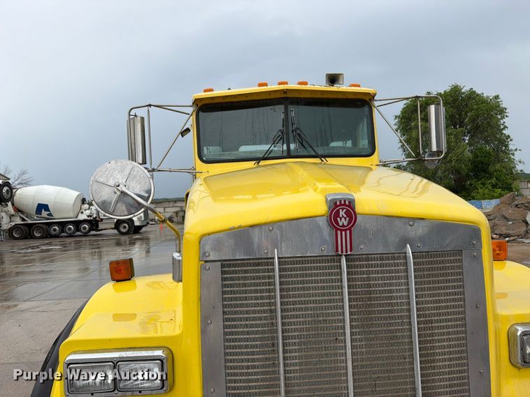 image for item FK0270 2005 Kenworth W900 truck cab and chassis