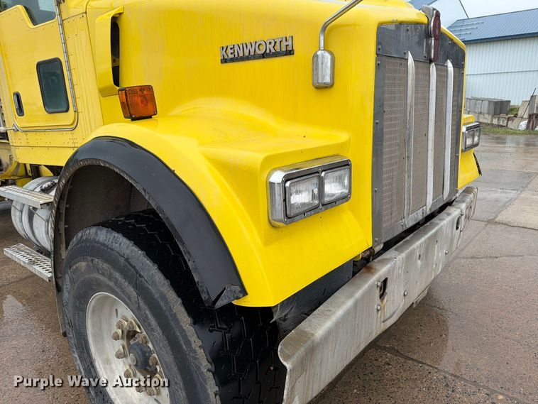 image for item FK0270 2005 Kenworth W900 truck cab and chassis