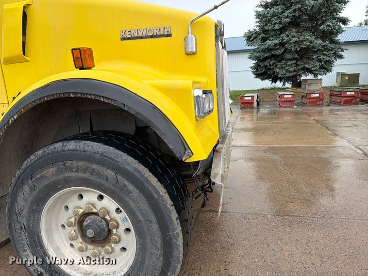 image for item FK0270 2005 Kenworth W900 truck cab and chassis