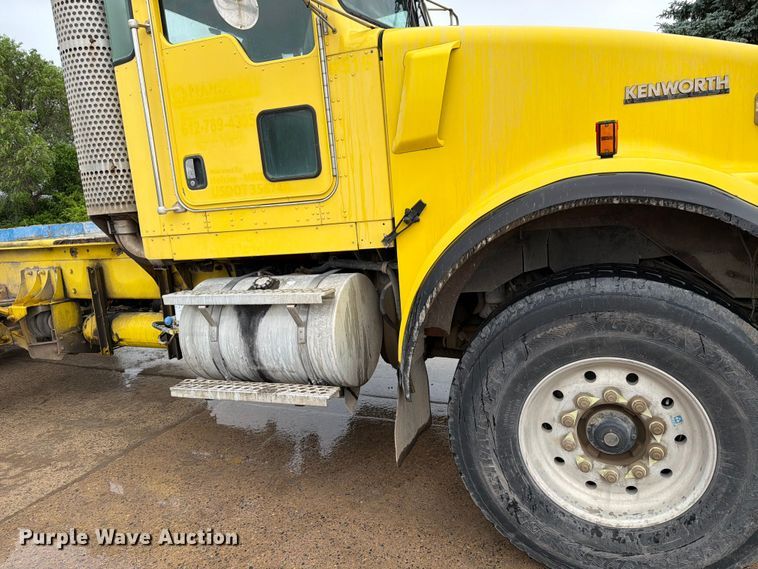 image for item FK0270 2005 Kenworth W900 truck cab and chassis